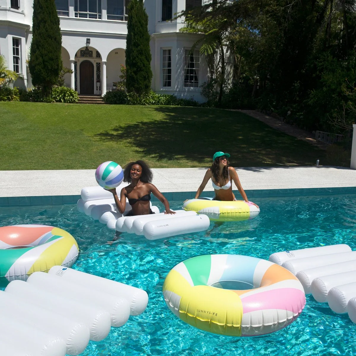 Inflatable Beach Ball - Pool Side - Image 5