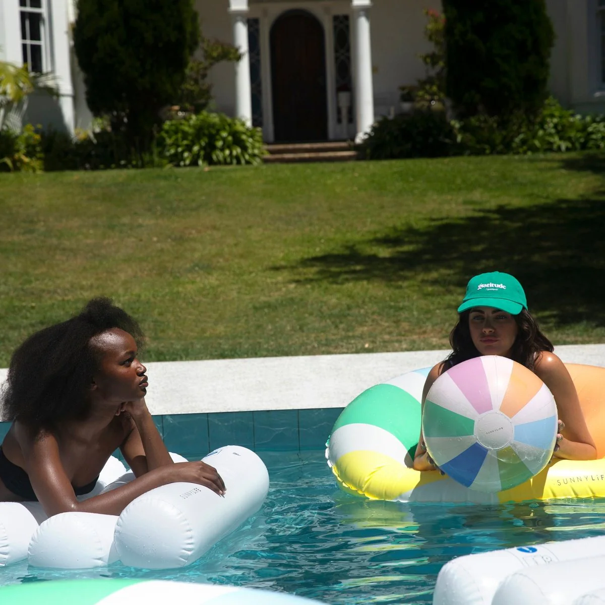 Inflatable Beach Ball - Pool Side - Image 6