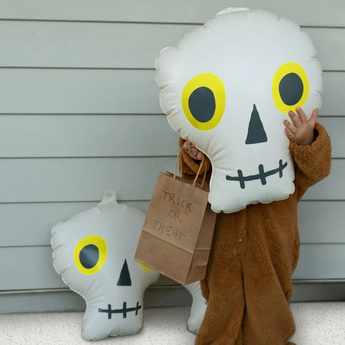 Inflatable Hanging Skulls Halloween Set - Image 2