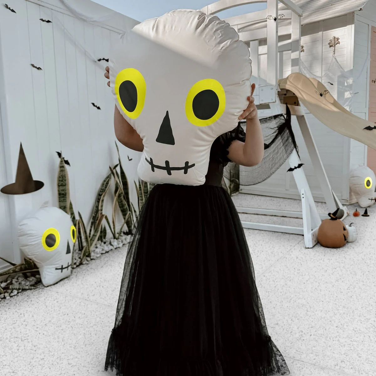 Inflatable Hanging Skulls Halloween Set - Image 5