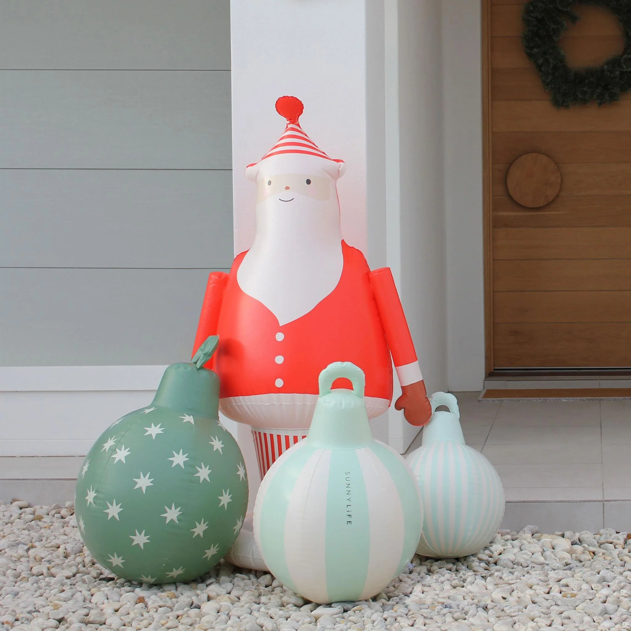 Light Up Christmas Baubles Green Set of 3 - Image 4
