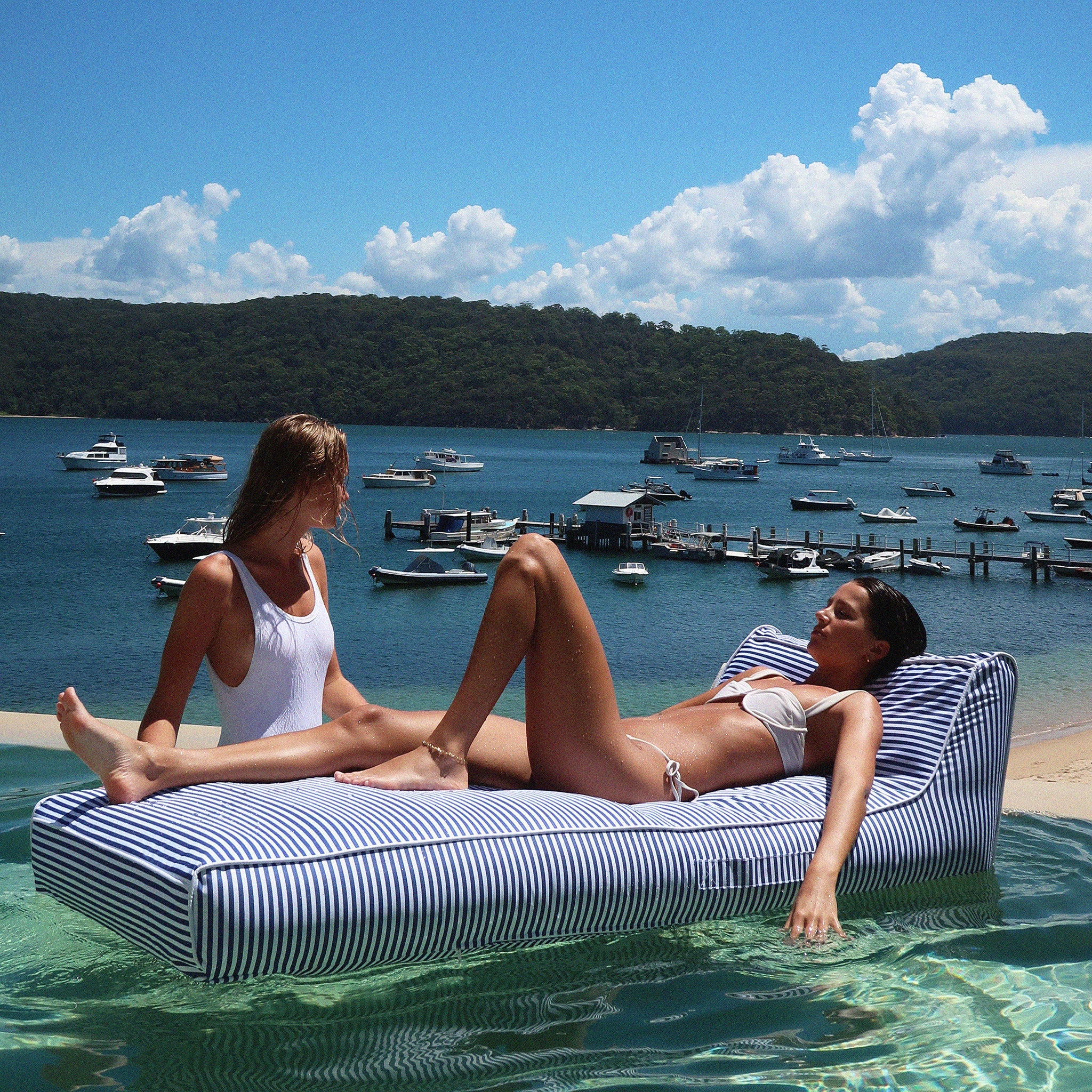 Luxe Lie-On Lounger - Le Weekend Navy - Image 5